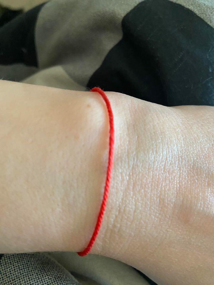 Красной нитью