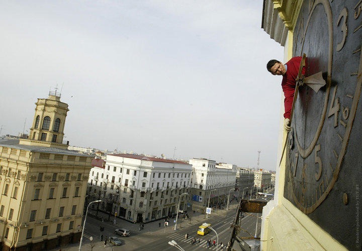 Соседи Беларуси перейдут на летнее время. А мы — нет.