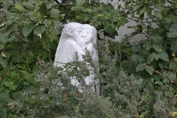 возле дома вечерком