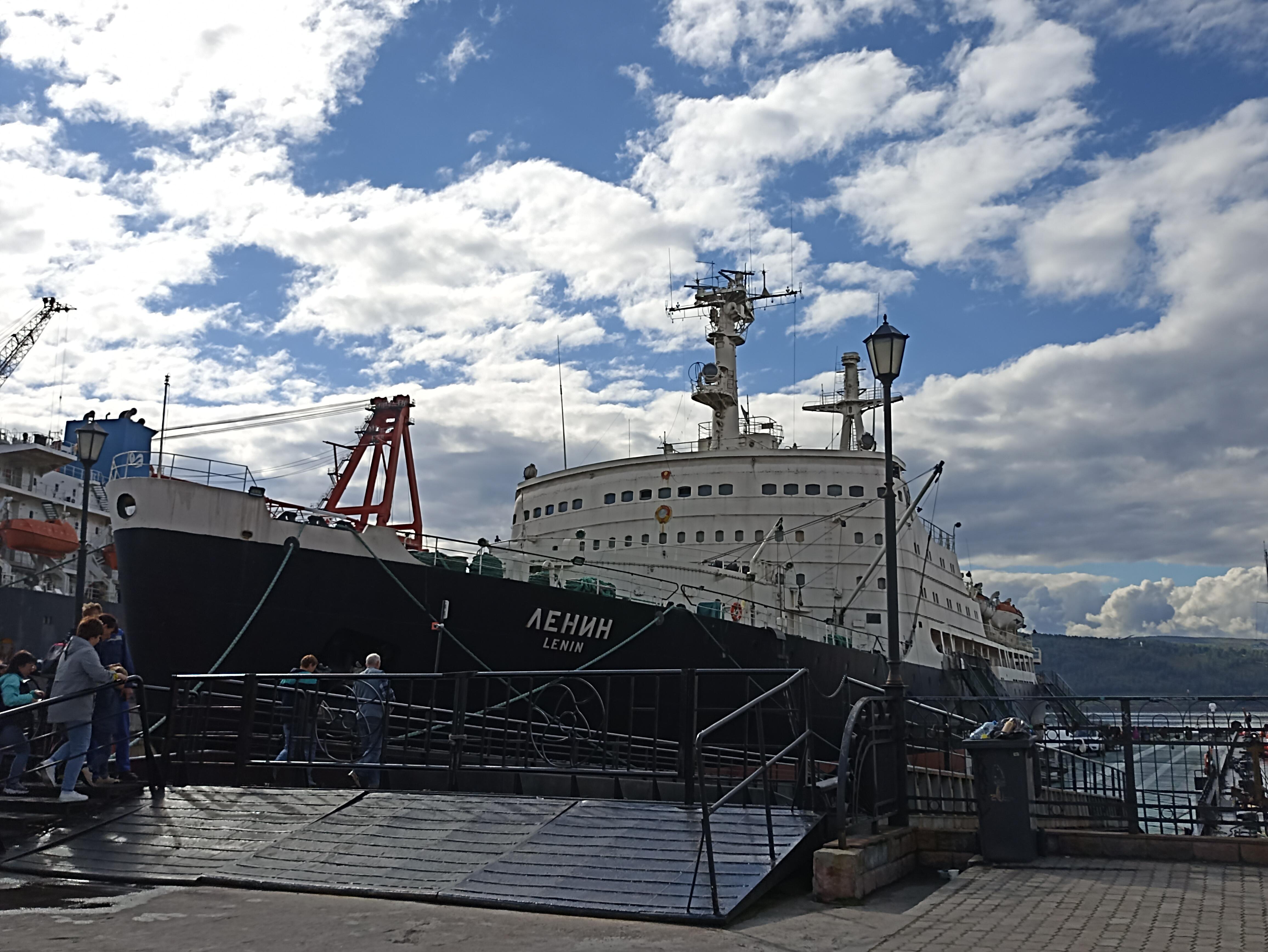 День вмф в мурманске. Ледокол Ленин Мурманск. Мурманский флот. Первый атомный ледокол Ленин. Мурманск море.