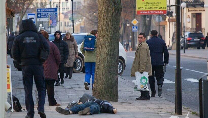 Равнодушие убивает этот мир.. людей в людях ..