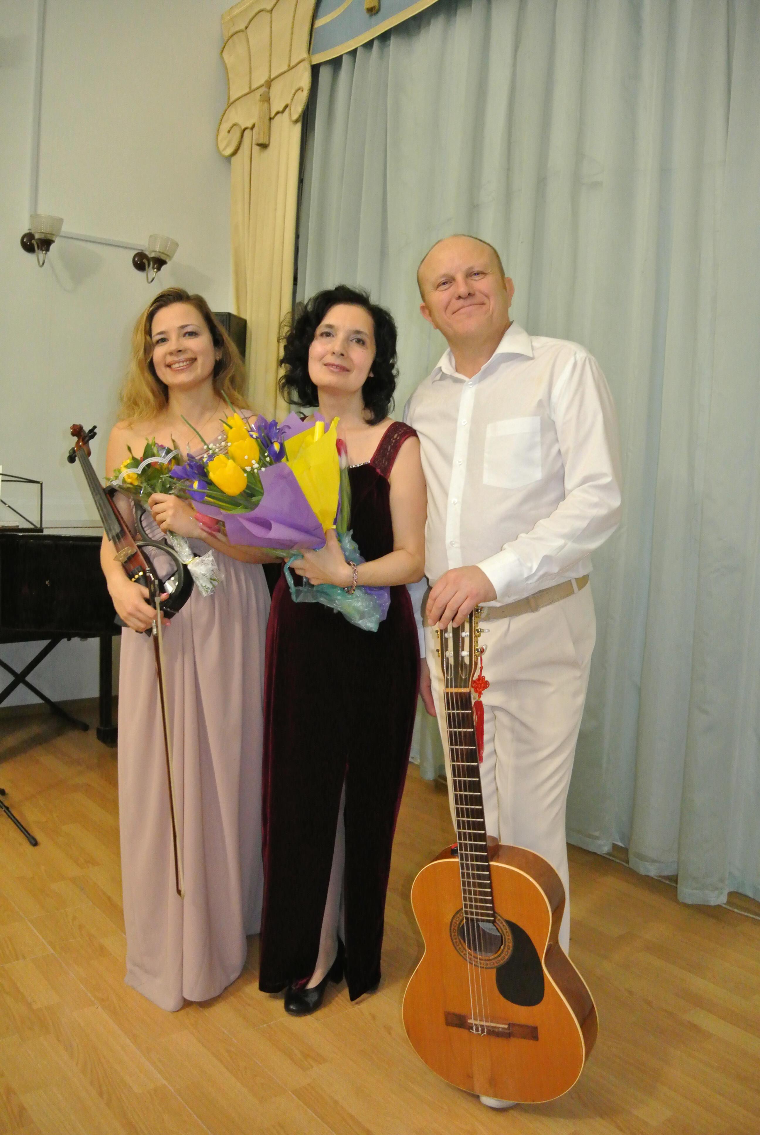 "Звенела музыка в саду"