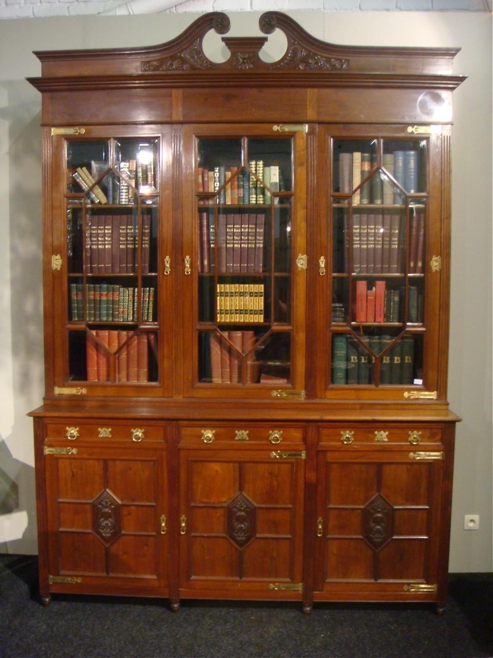 Книжный шкаф 19 века