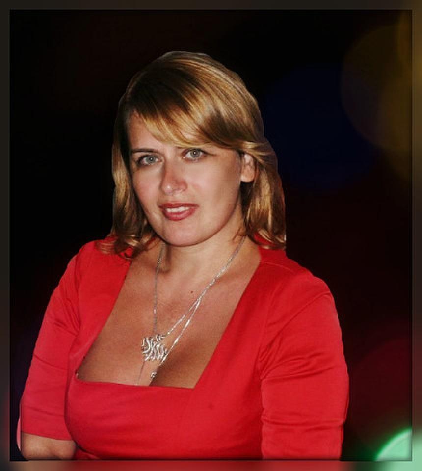 Певица в красном -2