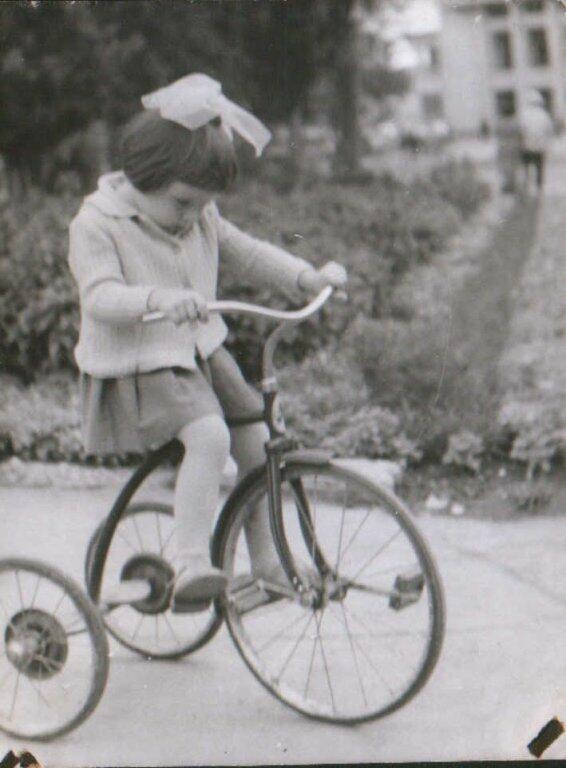 Какая девочка серьёзная!