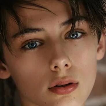 ПОМОЩЬ МАМЫ ... ИЗДАЛЕКА . . .