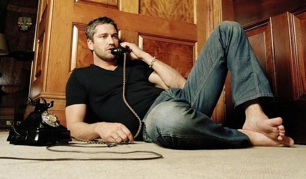 Мне голос твой напоминает мед