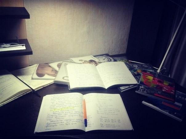 Тетради бережно лежат