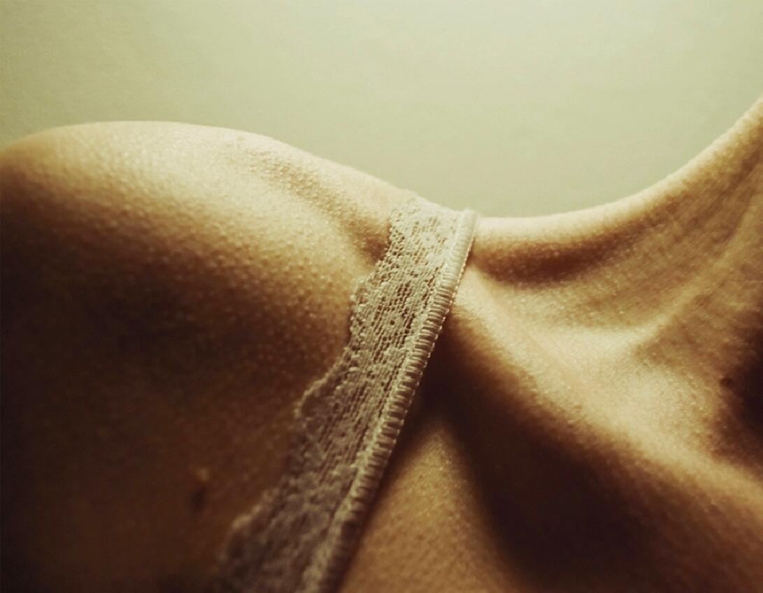 гусиная кожа на груди у женщин фото 20