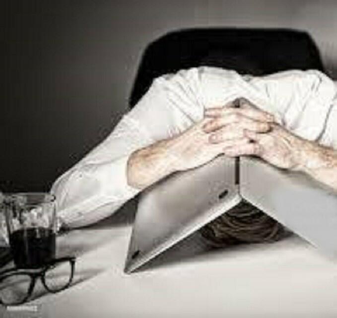 СГОРЕ́Л НА РАБОТЕ