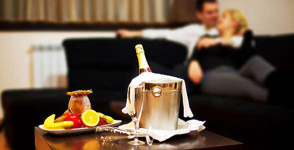 Обыденность взорвать посмели