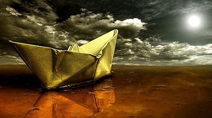 Бумажный кораблик...