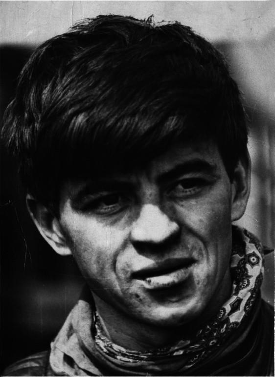 Он мировой страны кумир...