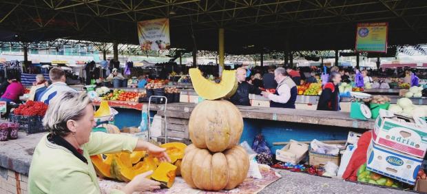 "ДЕЛАТЬ БАЗАР", СОБРАВШИСЬ НА "ПРИВОЗ"...
