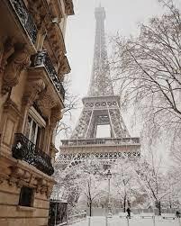 Под небом Парижа
