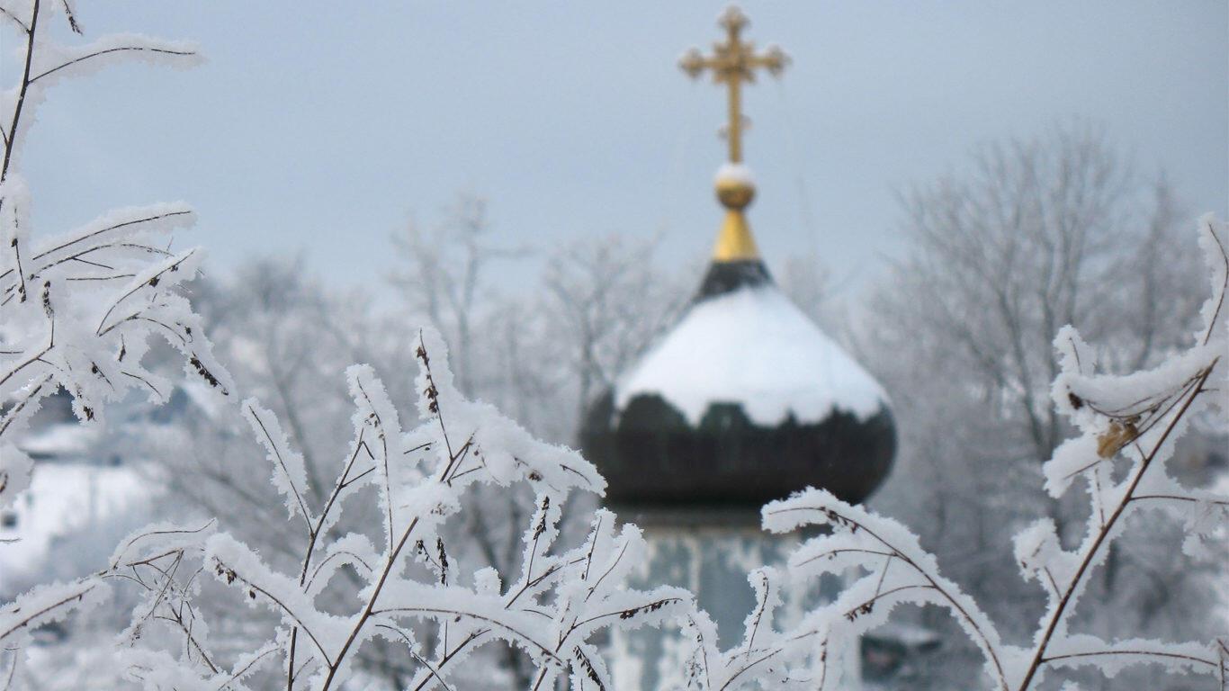 Деревянная Церковь в снегу