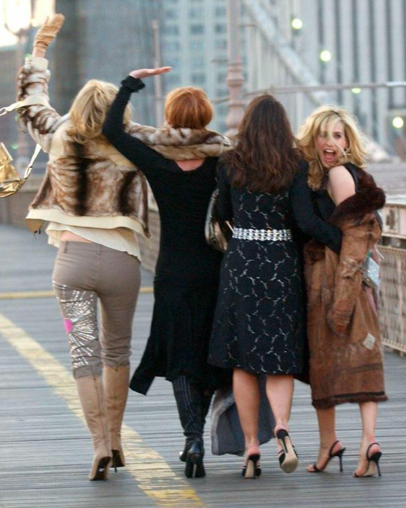 Заседание в клубе разведёнок