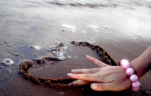 Любовь моя сгорает в пепел