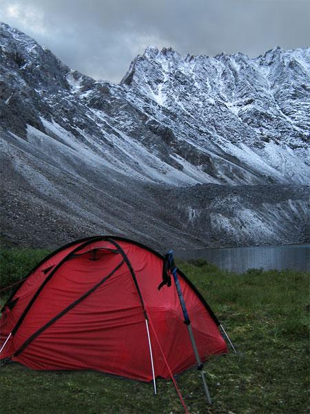 Красная палатка.