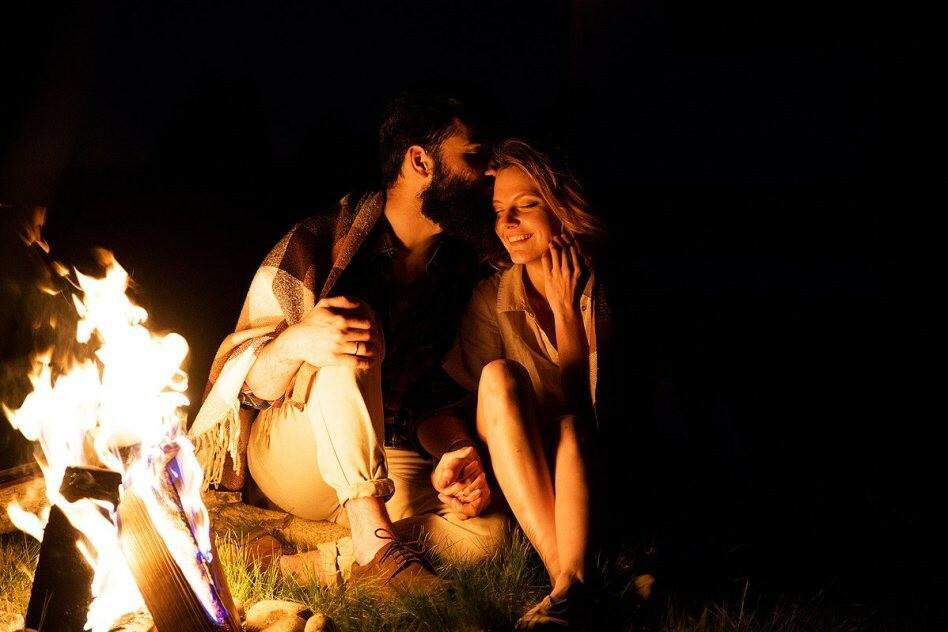 У трескучего костра