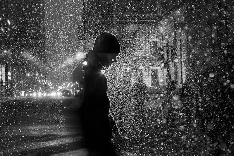 Поглощаю собой перекрёсток...