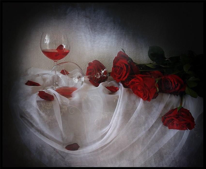 День послевкусье любви а ночь. Розе вино. Цветы любимому поэту. Вечер цветы любовь.