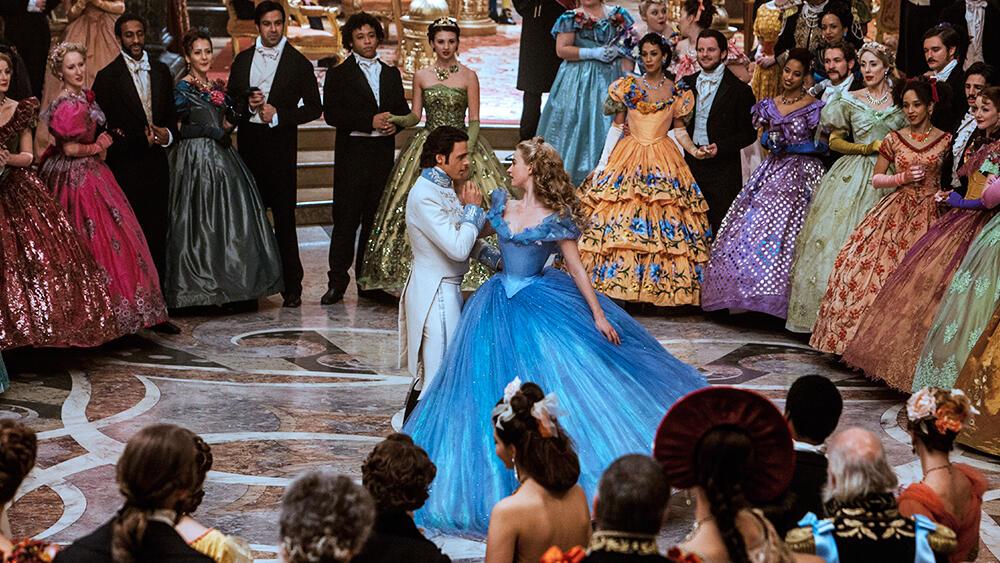 БАЛ С ЗАГАДОЧНОЙ ДАМОЙ