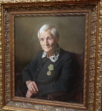 Вглядитесь в лица матерей...