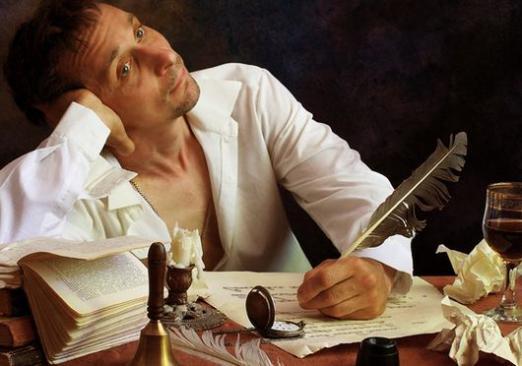 Поэтов много...