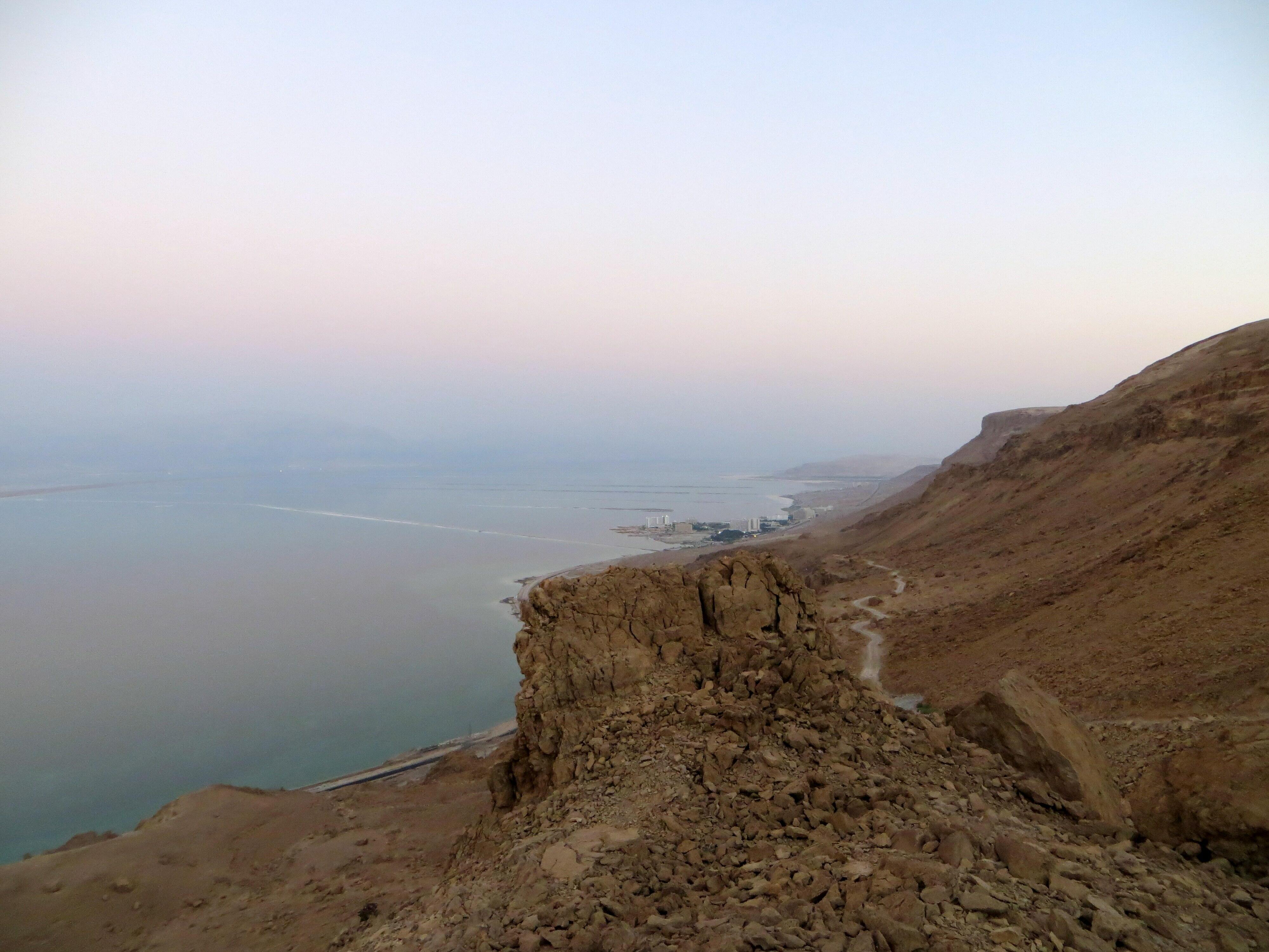 Раскинулось Мертвое море 