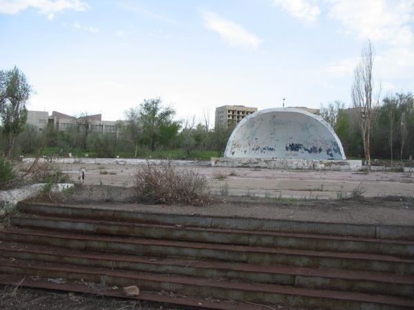 ДЕКАДАНС - НА ТАНЦПОЛЕ…