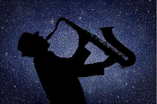 Джаз в ночи проснулся