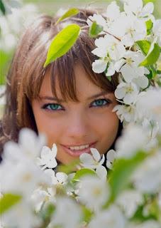 С праздником весны.