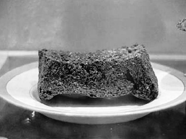 КРЕПЧЕ КРОВИ ХЛЕБ БЛОКАДНЫЙ.