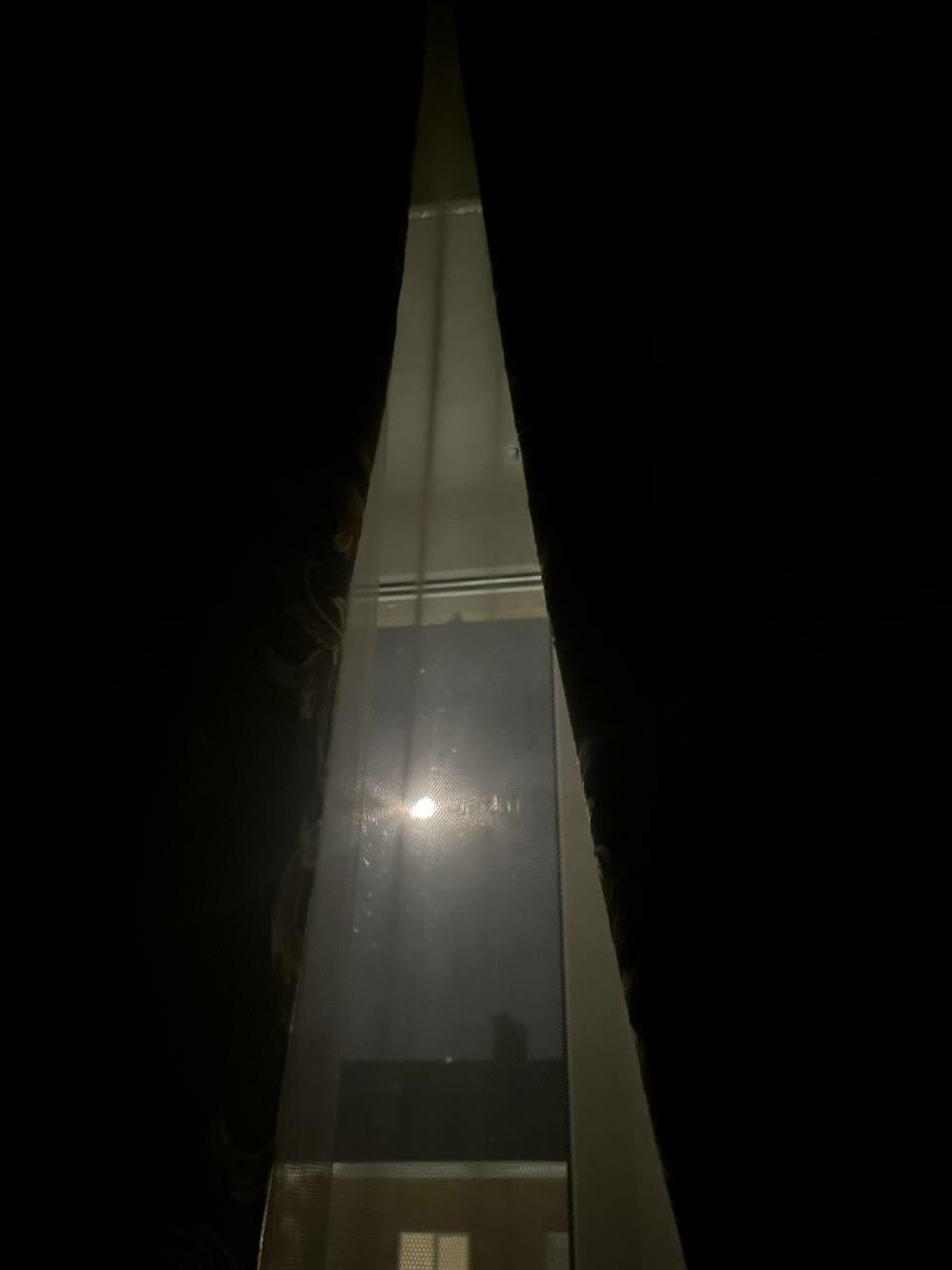 Что за фонарь висит на небе?