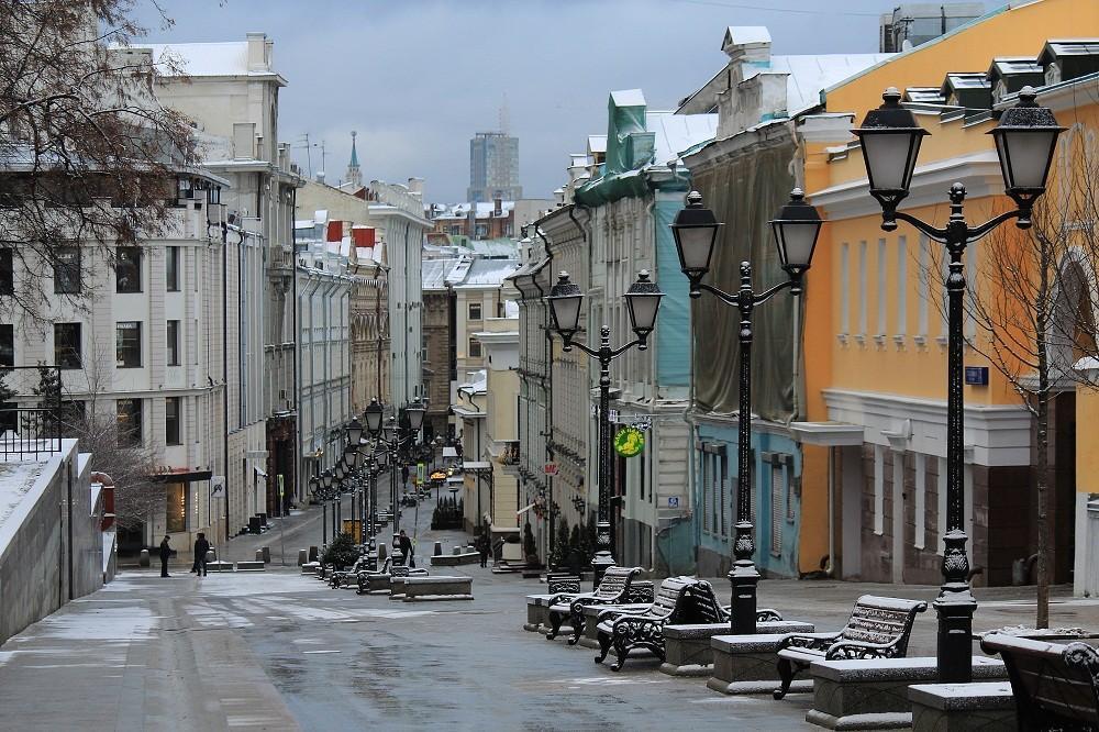 В переулках изогнутых улиц...