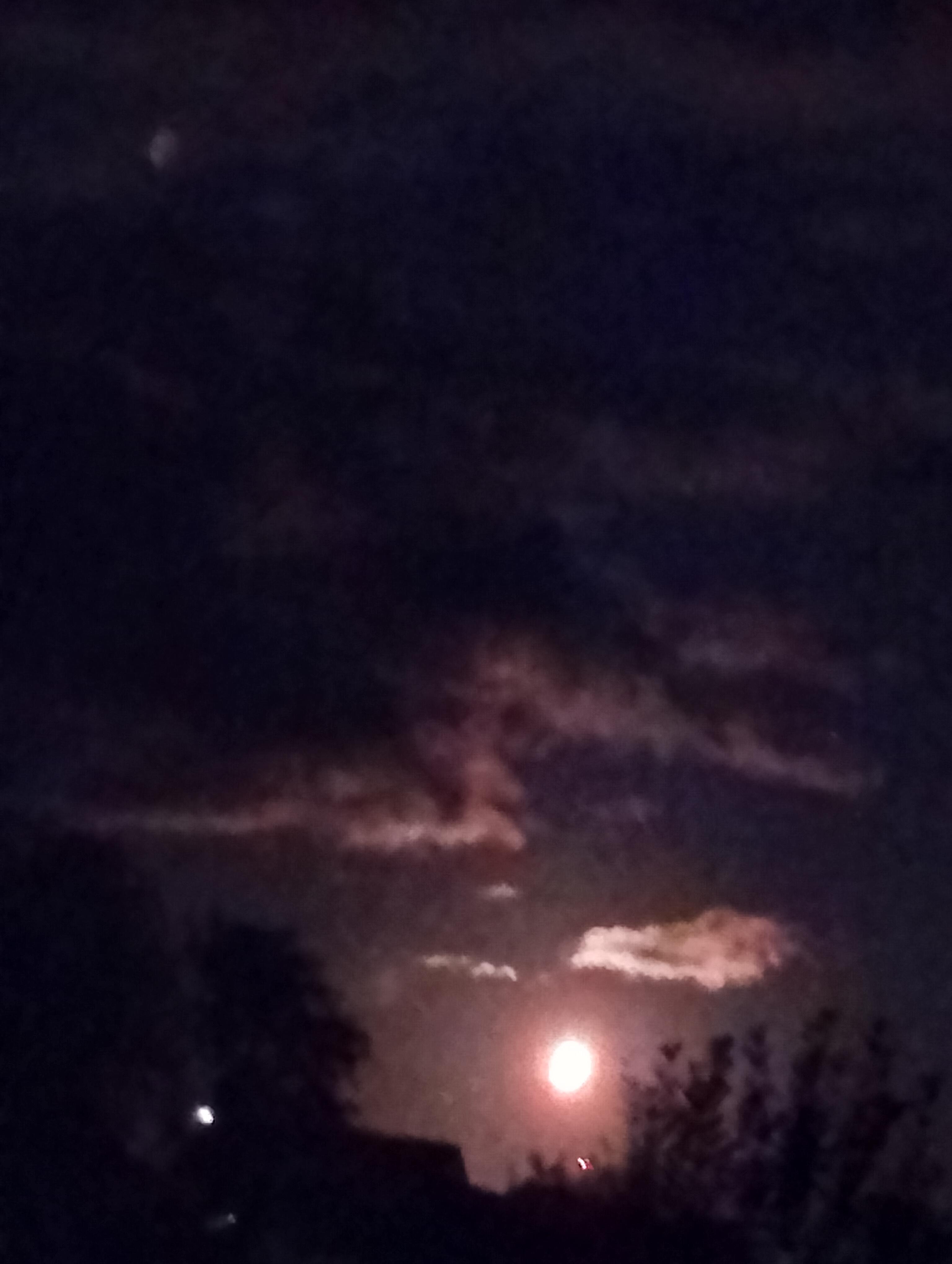 Вечер. Тучи растрëпыши