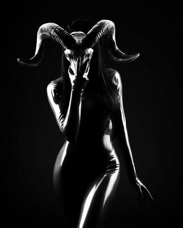 В мире очень много красивых женщин...