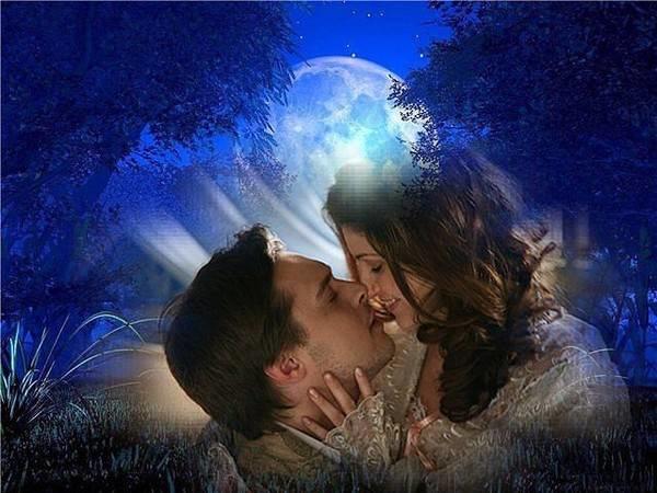 ПОЦЕЛУЙ ПОД ЛУНОЙ