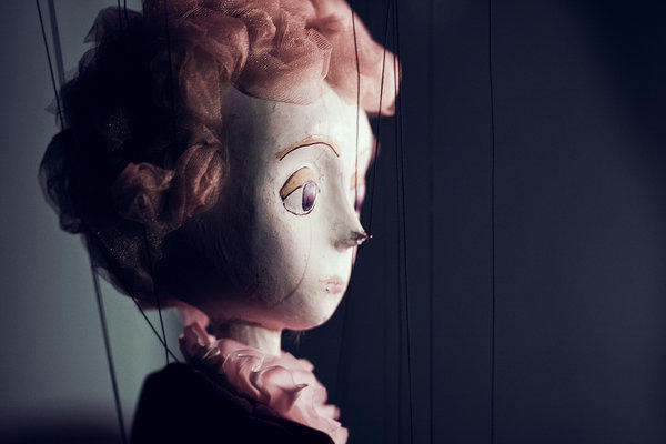 изломанный мир.