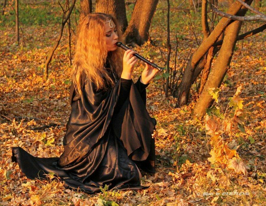 ОСЕНЬ ИГРАЕТ НА ДУДОЧКЕ