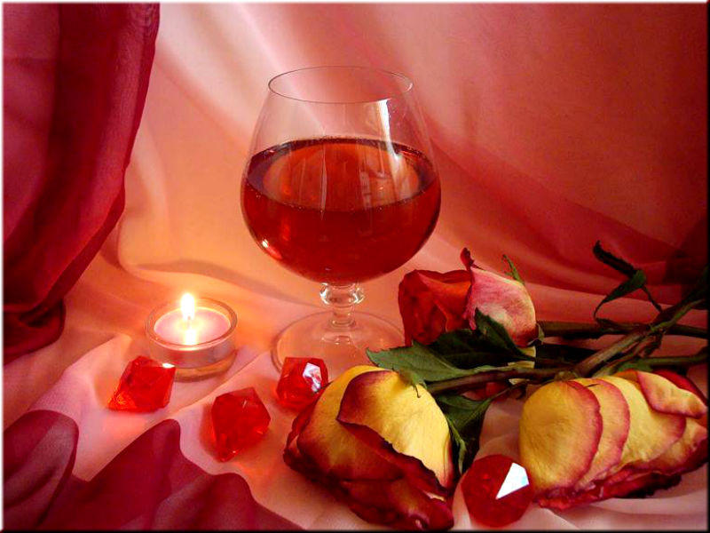 Песня на столе коньяк и свечи догорают. Вино и цветы. Вино и свечи. Свечи, цветы и вино. Вечер вино цветы.