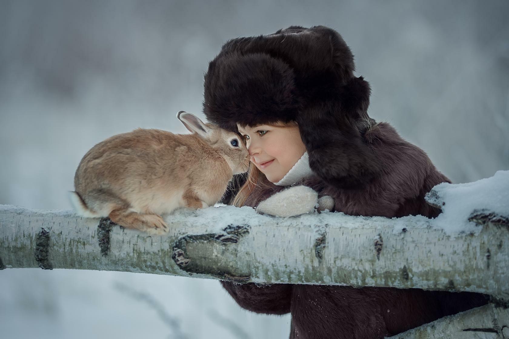 Дети с животными зимой