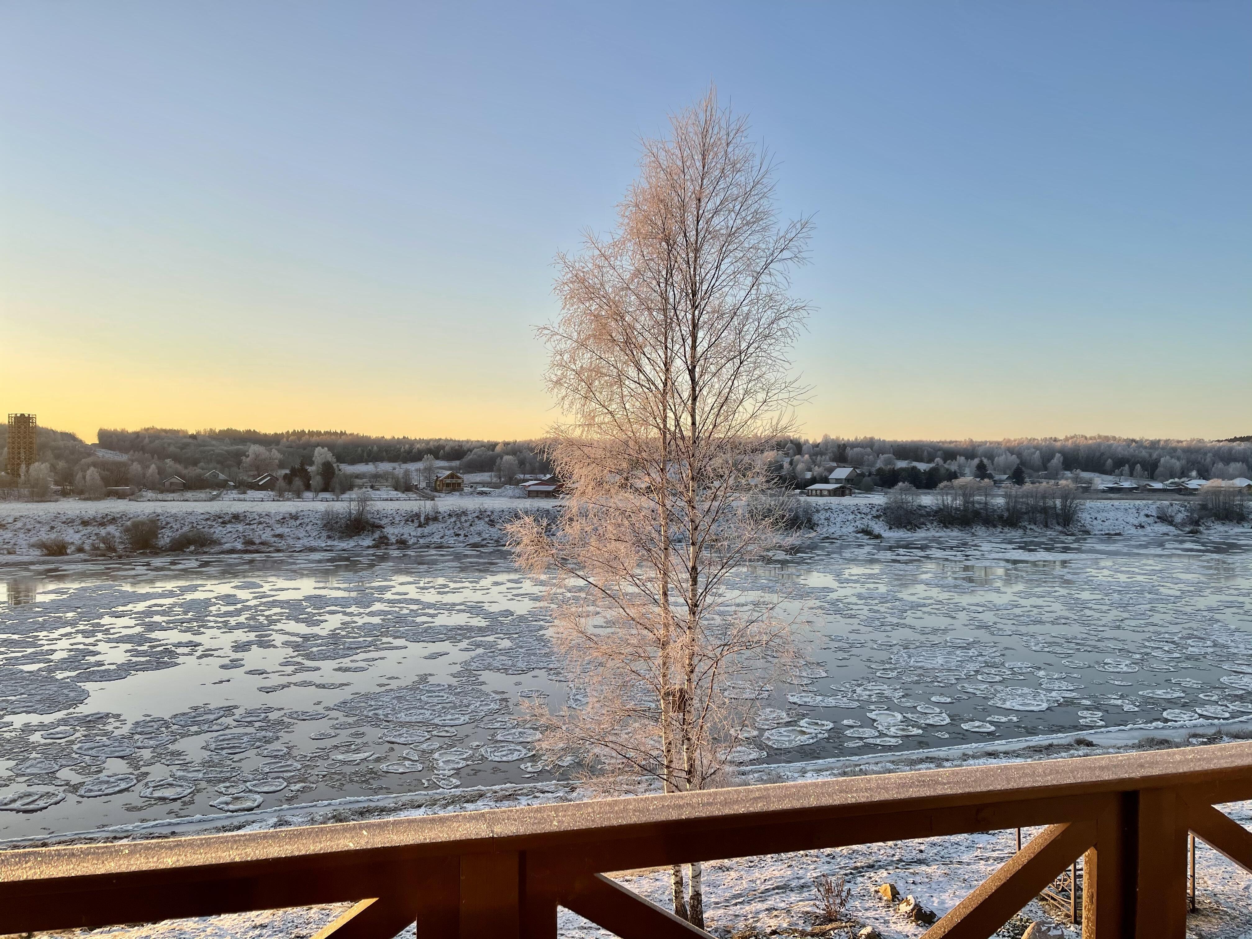 А ночь зимою длинная