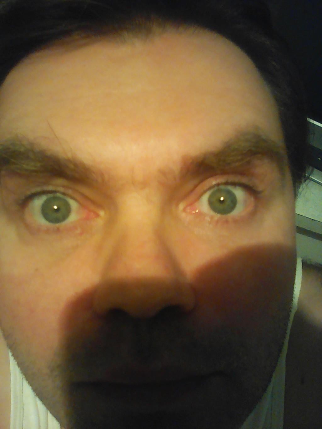 И ласкается...