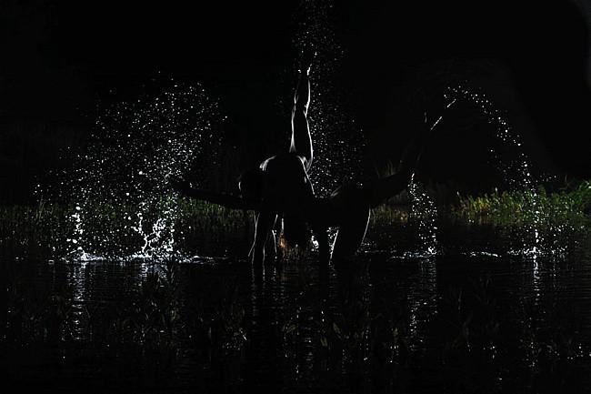 Танцевать в темноте...