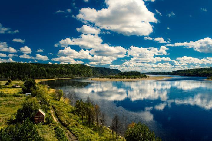 Берега уплывают, и в волнах кончается лес