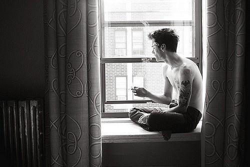 От форточки пахнет холодом.