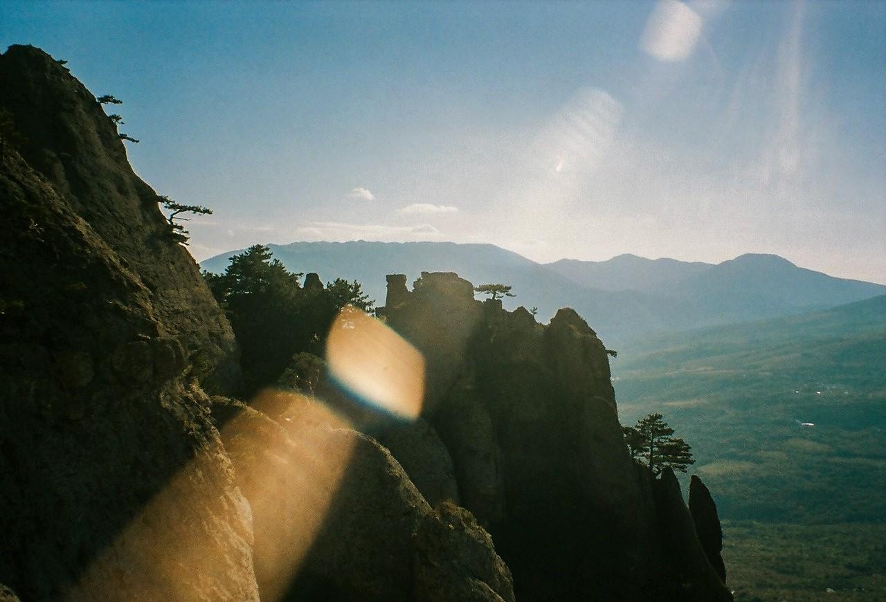 меж трех палаток