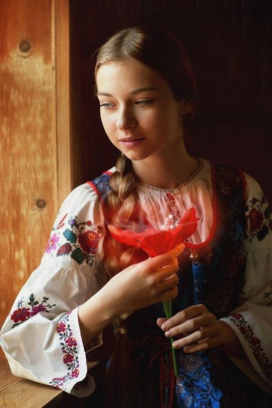 Я шепотом о счастье говорю...